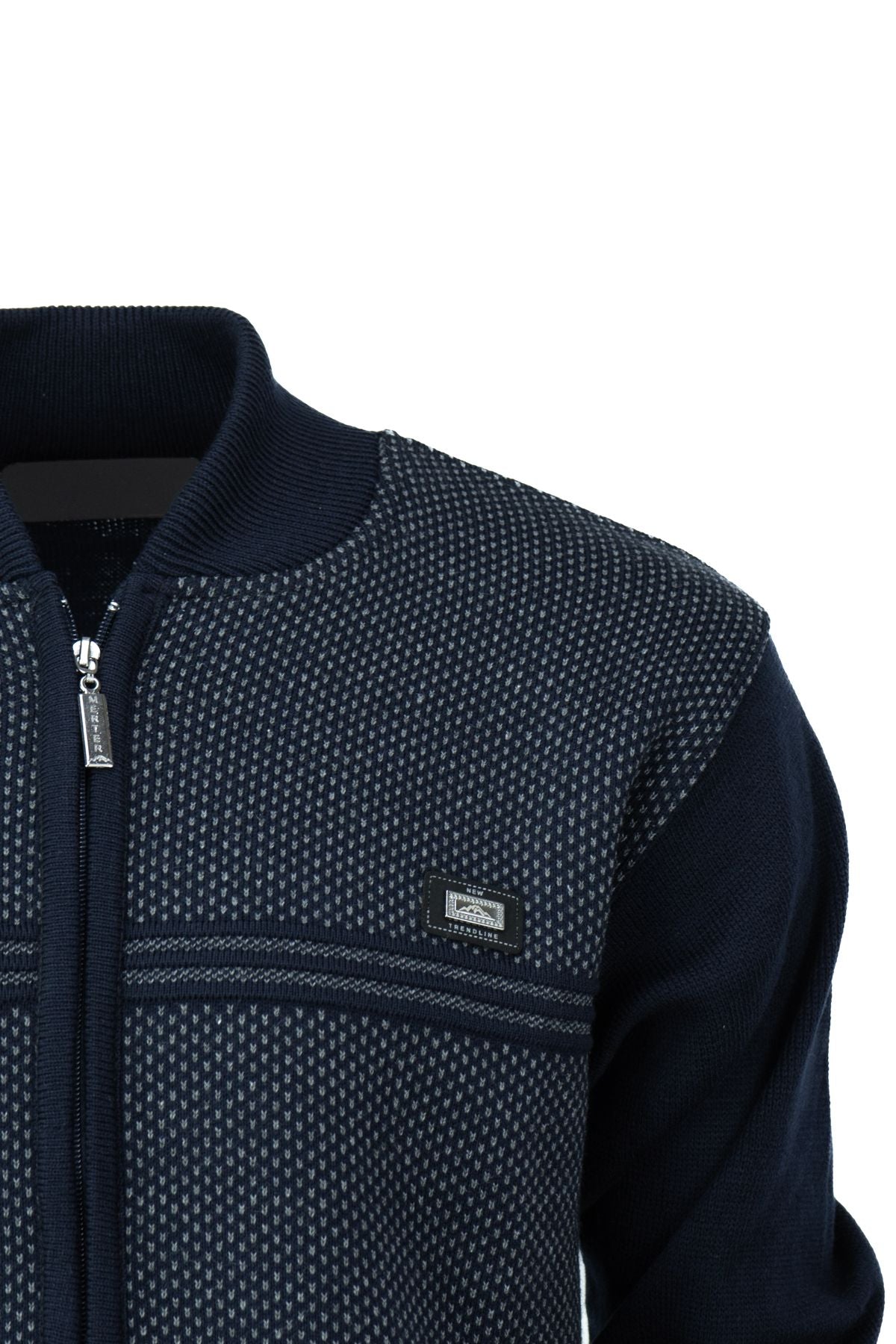 Erkek Kışlık Kalın Yünlü Çelik Örme Hırka Armalı Motifli Düğmeli Cepli Tam Kalıp Hakim Yaka